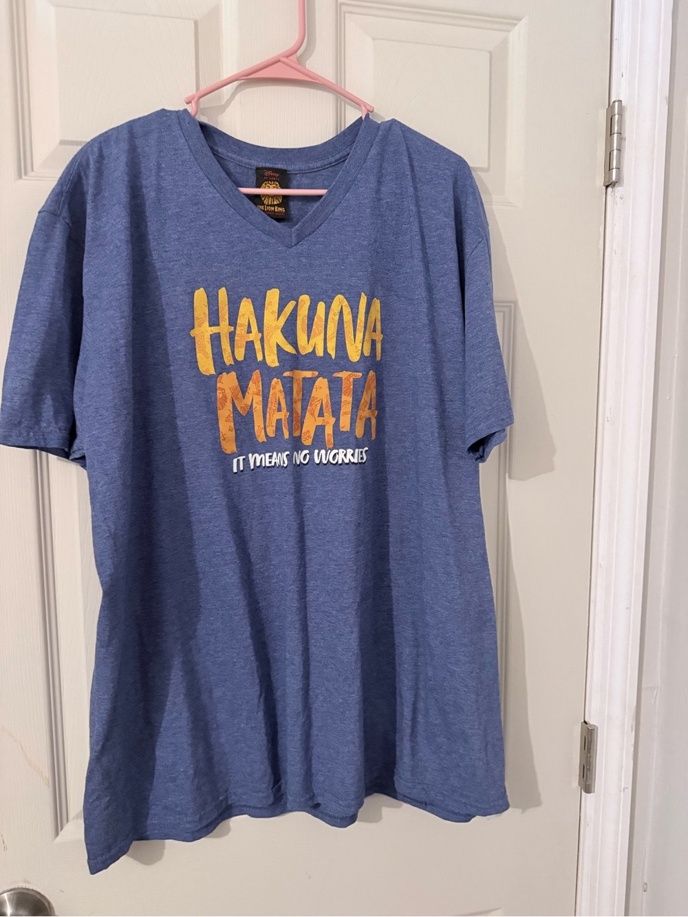 Hakuna Matata Graphic V-Neck T-Shirt - Blue